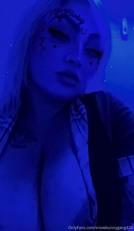 Naakte gelekte OnlyFans-foto van Snowbunnygang420