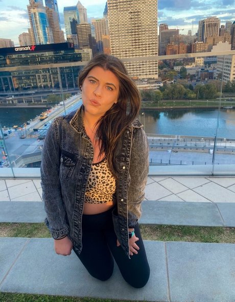 Naakte gelekte OnlyFans-foto van Angie