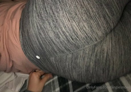 Naakte gelekte OnlyFans-foto van Angiesnows