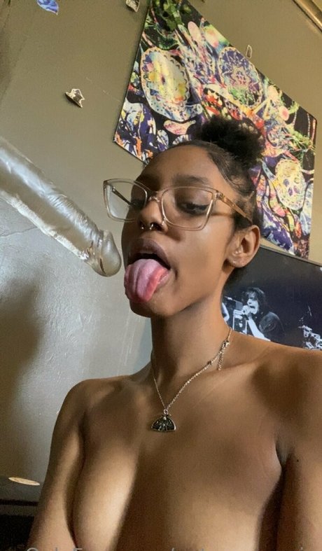 Naakte gelekte OnlyFans-foto van Autumnxxrain