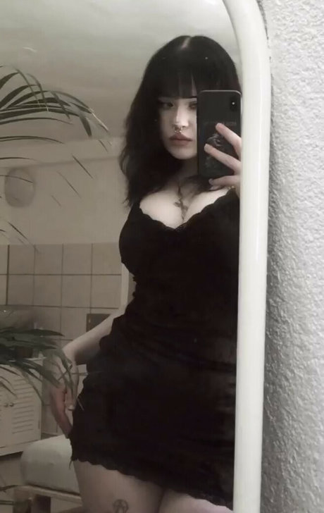 Naakte gelekte OnlyFans-foto van Hellok1ttyslvt
