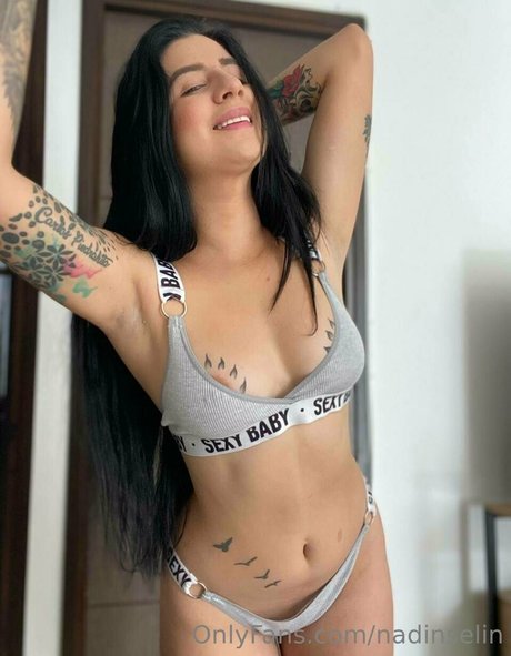 Naakte gelekte OnlyFans-foto van Nadinselin