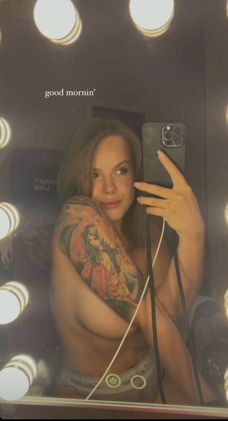 Naakte gelekte OnlyFans-foto van Kaczynska