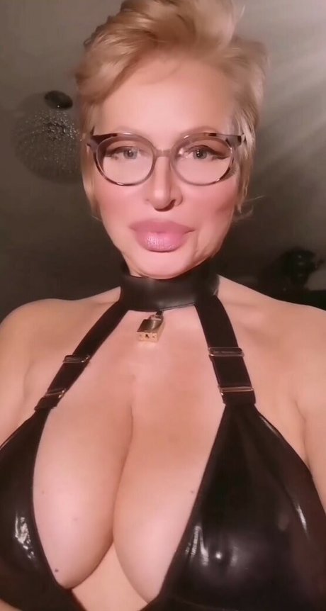 Naakte gelekte OnlyFans-foto van Cheri Lady