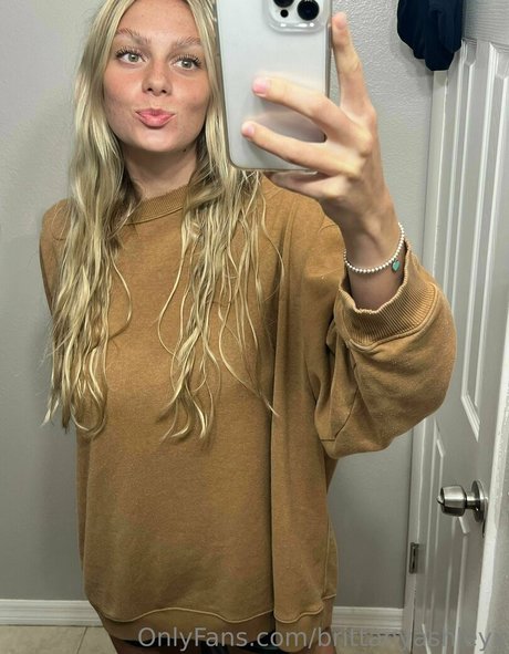 Naakte gelekte OnlyFans-foto van Brittanyashleyx