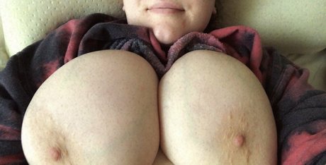 Naakte gelekte OnlyFans-foto van Brattybritt420