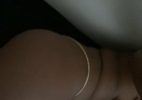 Naakte gelekte OnlyFans-foto van Burberrybitch