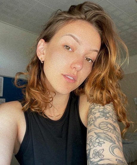 Naakte gelekte OnlyFans-foto van Eralia