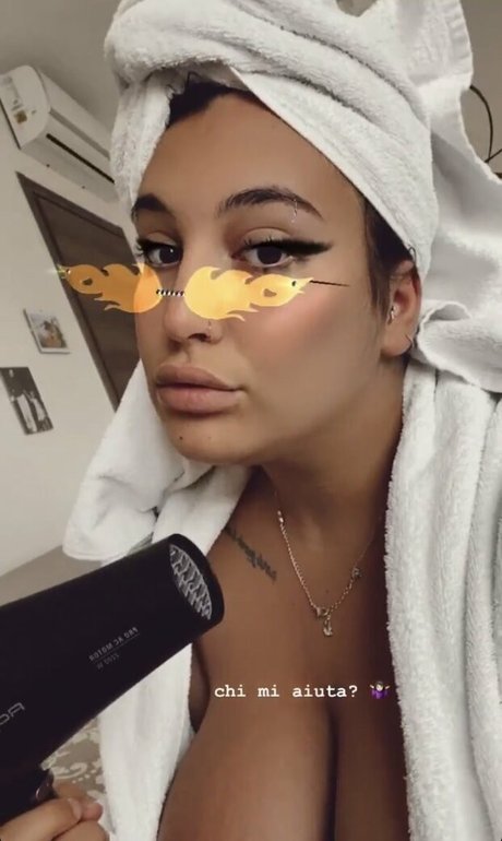 Naakte gelekte OnlyFans-foto van Alessia Barbarossa