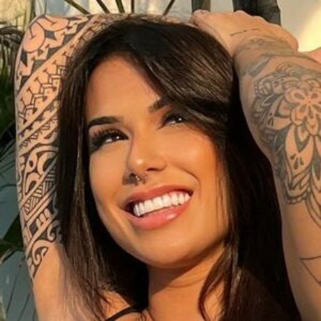 Naakte gelekte OnlyFans-foto van Jully Oliveira