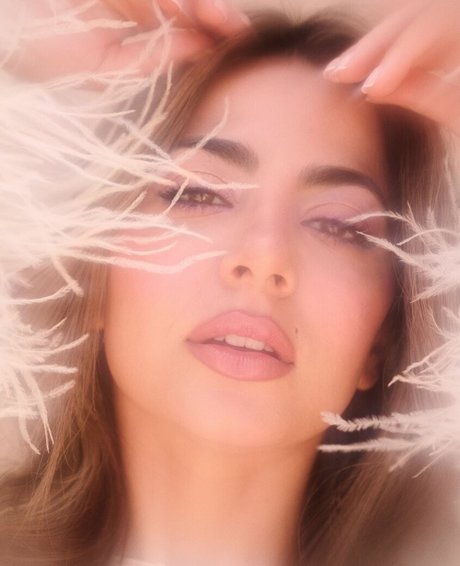 Naakte gelekte OnlyFans-foto van Emeraude Toubia