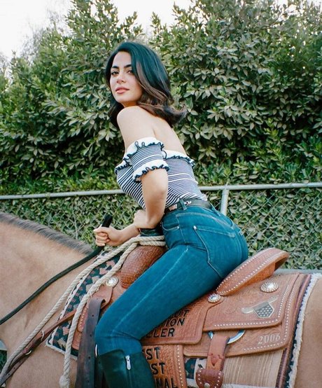 Naakte gelekte OnlyFans-foto van Emeraude Toubia