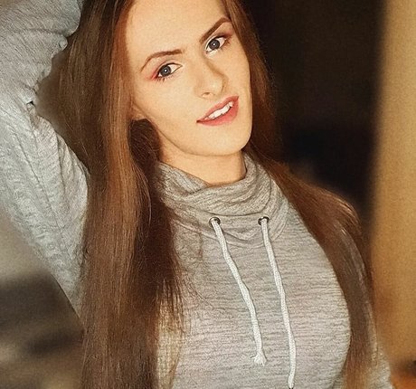 Naakte gelekte OnlyFans-foto van Nikki Harper