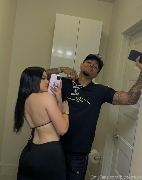 Naakte gelekte OnlyFans-foto van Brelynn