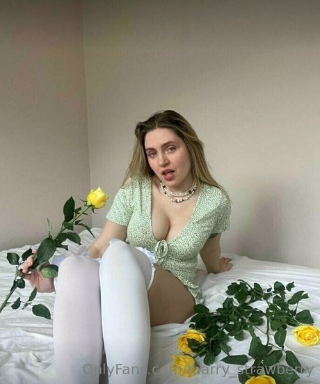 Naakte gelekte OnlyFans-foto van Marrystrawberry