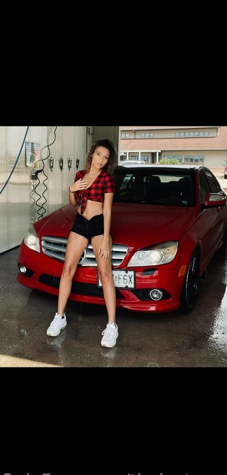 Naakte gelekte OnlyFans-foto van Thejestersqueen