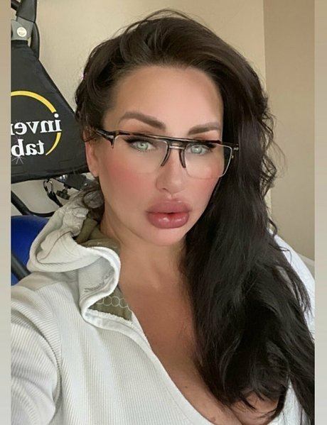 Naakte gelekte OnlyFans-foto van Nikkijackson