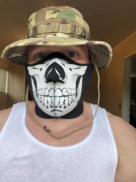 Naakte gelekte OnlyFans-foto van Samael