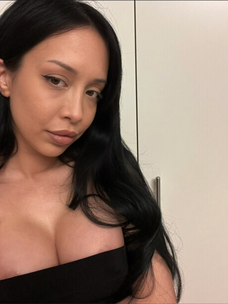 Naakte gelekte OnlyFans-foto van Nailaimani