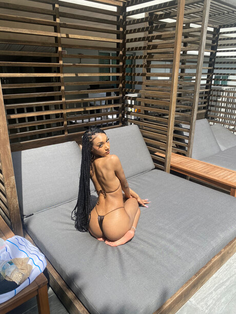 Naakte gelekte OnlyFans-foto van Tt