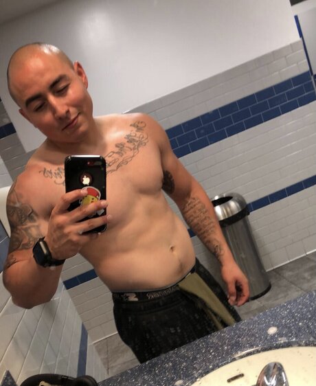 Naakte gelekte OnlyFans-foto van Steelrain