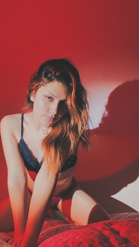 Naakte gelekte OnlyFans-foto van Divinna