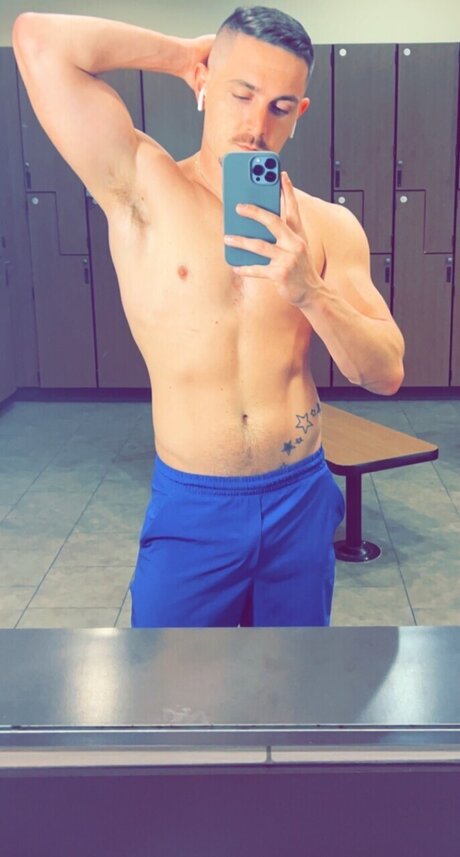 Naakte gelekte OnlyFans-foto van Carter Grey