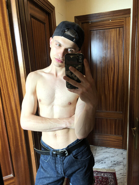 Naakte gelekte OnlyFans-foto van German