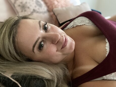Naakte gelekte OnlyFans-foto van Saucy Lady