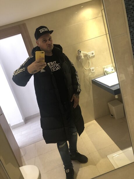 Naakte gelekte OnlyFans-foto van Michael Diaz