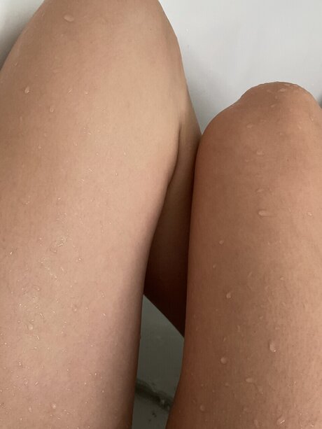 Naakte gelekte OnlyFans-foto van Leslyy
