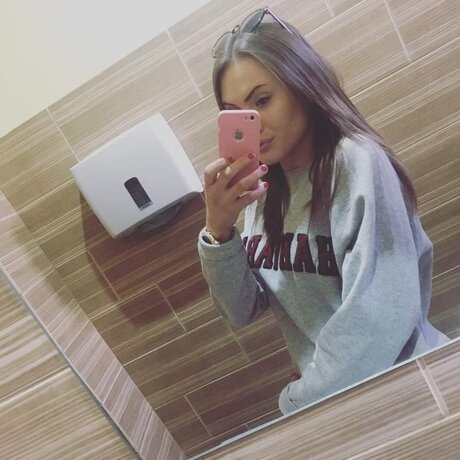 Naakte gelekte OnlyFans-foto van Ivka 