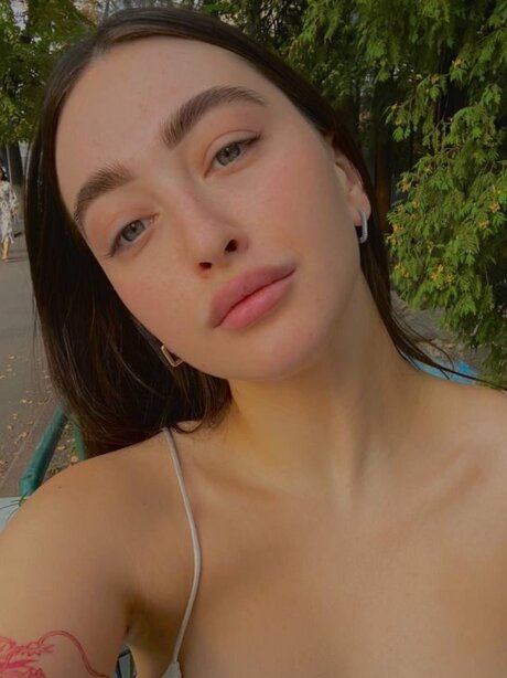 Naakte gelekte OnlyFans-foto van Jenifer Moons 