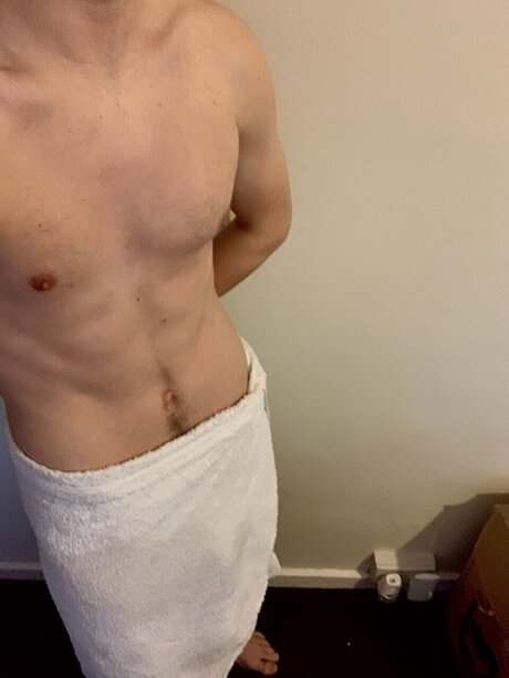 Naakte gelekte OnlyFans-foto van Youngforfun23