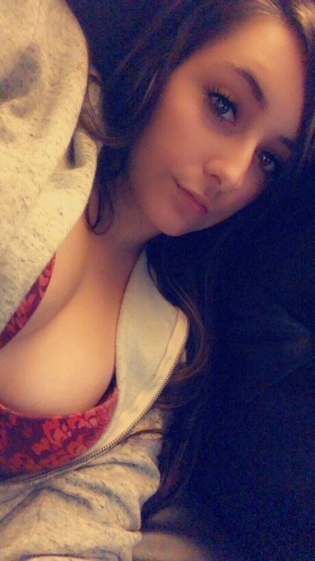 Naakte gelekte OnlyFans-foto van Jbbeeexoxo