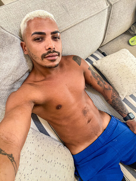 Naakte gelekte OnlyFans-foto van  Menino Do Rio 
