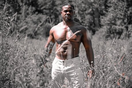 Naakte gelekte OnlyFans-foto van Julius