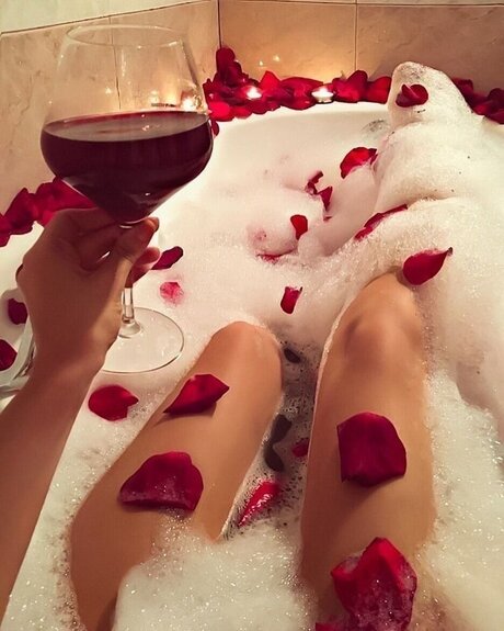 Naakte gelekte OnlyFans-foto van Alani Rose 