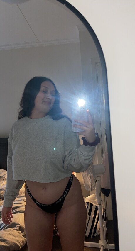 Naakte gelekte OnlyFans-foto van Timikg