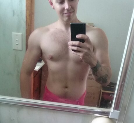 Naakte gelekte OnlyFans-foto van Josh