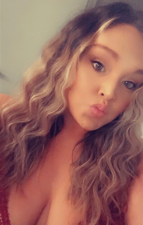 Naakte gelekte OnlyFans-foto van Hazel Queen