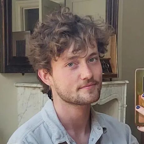 Naakte gelekte OnlyFans-foto van Smal Hansen