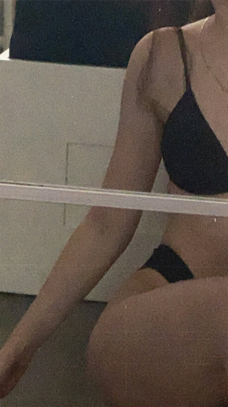 Naakte gelekte OnlyFans-foto van Mariajane