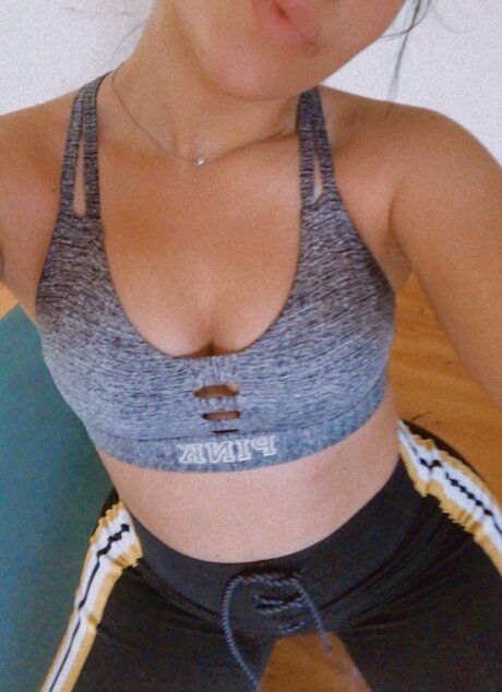 Naakte gelekte OnlyFans-foto van Hottie Latina