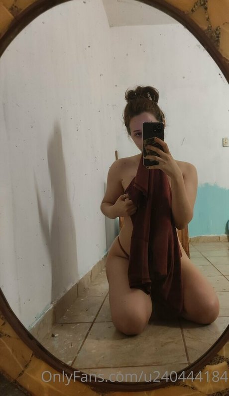 Naakte gelekte OnlyFans-foto van Nelly Mendez