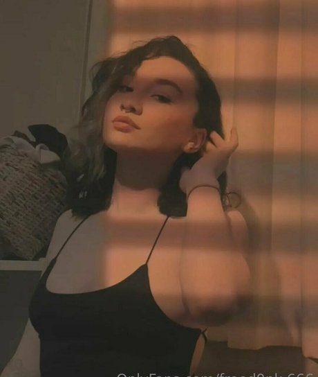 Naakte gelekte OnlyFans-foto van Freed0nk666