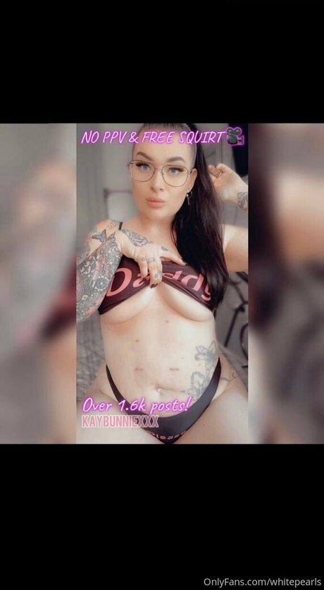 Naakte gelekte OnlyFans-foto van Whitepearls
