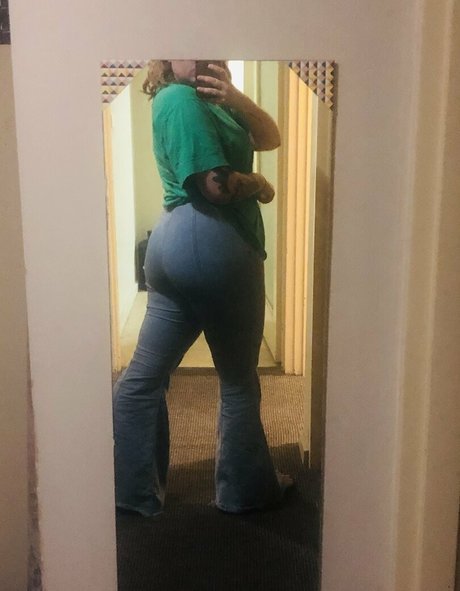Naakte gelekte OnlyFans-foto van Jadejadejade1