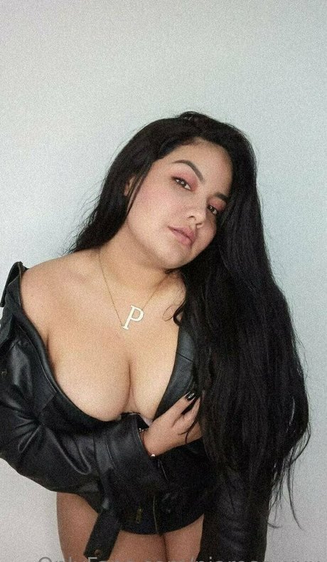 Naakte gelekte OnlyFans-foto van Piarosexxx
