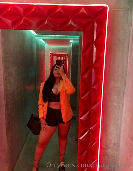 Naakte gelekte OnlyFans-foto van Piarosexxx